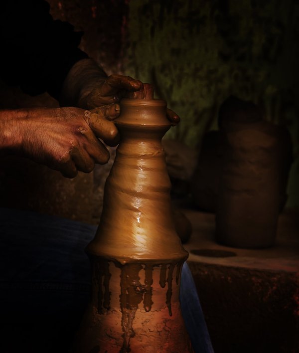 Comment trouver des cours de poterie authentique dans les villages de la vallée de l'Ourika au Maroc ?